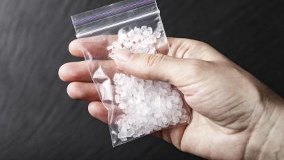 Symbolbild: Aleksandr Shyripa/exb
Crystal Meth und Marihuana haben eine 25-Jährige und ein 27-Jähriger am Montagmittag von der Tschechischen Republik nach Deutschland geschmuggelt.