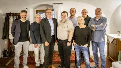 Bild: Marcus Rebmann/exb
Der Vorstand der Liste Amberg setzt sich wie folgt zusammen (von links): Martin Frey (Beisitzer), Hans Graf (Kassenprüfer), Albert Schindlbeck (Vorsitzender), Daniel Holzapfel (stellvertretender Vorsitzender), Markus Weldert (Kassier), Tanja Dandorfer (Beisitzer), Mario Lutz (Protokollführer) und Rudolf Scharl (Kassenprüfer).