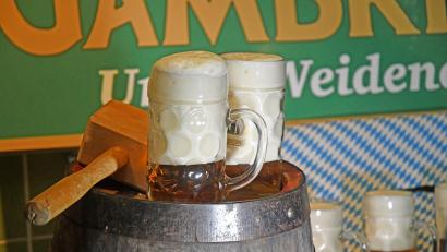 Bild: Gabi Schönberger
Gambrinus will wie gewohnt Weidens Feste mit ihrem Bier. Gerüchte um eine drohende Insolvenz lassen Gäste nun fürchten, dass es beim Bürgerfest Lieferschwierigkeiten geben könnte.