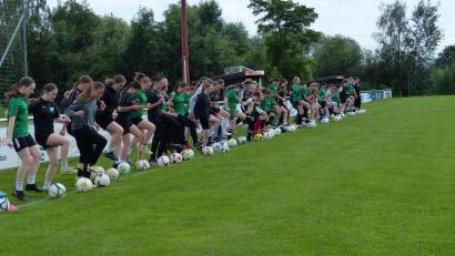 Bild: hme/exb
Mit vollem Eifer waren die Mädchen dabei. Sie lernten neue Trainingsmethoden kennen.