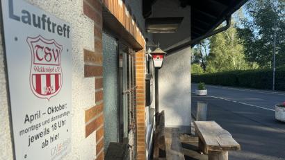 Bild: Matthias Bäumler/fph
Die begeisterten Läufer starten beim TSV-Sportheim in Waldershof.