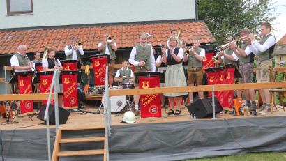 Bild: pi
Die Blaskapelle Waldkirch begeistert beim Gartenfest.