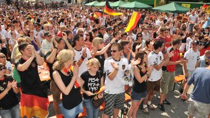 Archivbild: Karin Wilck
Bürgerfest und WM 2010: Deutschland gewinnt 4:1 gegen England, Weiden feiert.