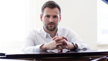 Bild: Jan Fackelmann
Florian Neubauer gastiert im Kultursalon in Georgenberg.