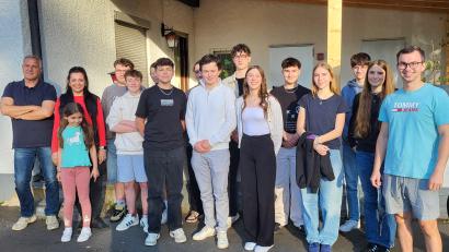 Bild: Florian Dick/exb
Über die Gründung des Jugendrats freuten sich Winfried Neubauer und Bürgermeisterin Margit Bayer (hinten von links) und Florian Dick (rechts).