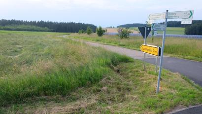 Bild: do
Gegenüber den schon seit 2010/2011 Solarstrom liefernden PV-Freiflächen der Anlage "Barbaraberg" plant die Gemeinde im Einvernehmen mit weiteren Grundstückseigentümern entlang der Gemeindeverbindungsstraße Richtung Scheckenhof ein weiteres Sonnenkraftwerk auf 7,2 Hektar Grundstücksfläche.