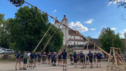 Archivbild: Felix Schäffer/Freilandmuseum Oberpfalz/exb
Der Pfreimder Kirwaverein wird heuer den Baum an der Perschener Kirwa aufstellen, im vergangenen Jahr übernahmen das die Diendorfer Kirwaleit.
