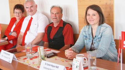 Bild: wro
Die Vorstandsspitze der SPD im Landkreis Tirschenreuth bilden Brigitte Scharf, Uli Roth (Erster Vorsitzender) und Karl Georg Haubelt. Gastrednerin bei der Kreisversammlung in Großbüchlberg war die Vorsitzende der SPD in der Oberpfalz und MdB Carolin Wagner (von links).