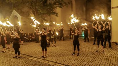 Bild: Wolfgang Schwamberger
Schon zur Feuershow beim Marktspectaculum in Bärnau war einiges geboten.