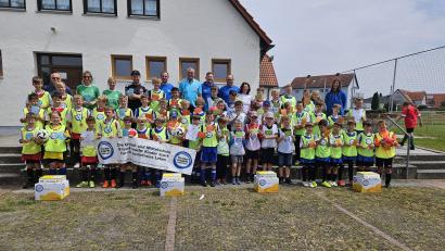 Bild: khg
Die vier Jungen-Mannschaften nach der Grundschul-Landkreismeisterschaft auf dem Sportgelände des FV Vilseck (von links): 1. Poppenricht, 2. Vilseck, 4. Auerbach und 3. Hahnbach.