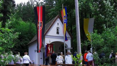 Bild: gz
Immer am ersten Juli-Sonntag feiert die Interessensgemeinschaft "Heimatverein Eisendorf und Umgebung" zum Gedenken an die ehemalige Heimat an der Waldkapelle einen Gottesdienst, zu dem die Bevölkerung eingeladen ist.