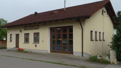 Bild: Houschka
Das ehemalige Feuerwehrgerätehaus in Högling wird künftig ein Dorfvereinshaus sein. Eine Nutzungsordnung hat der Gemeinderat verabschiedet. Doch demnächst soll noch über die Frage debattiert werden: Wer zahlt die dauerhaft entstehenden Folgekosten?