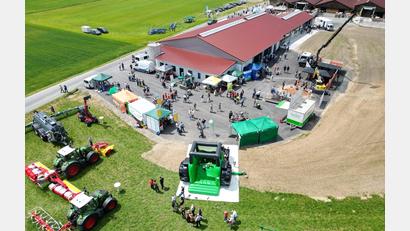 Bild: Simon Kappauf/exb
Tausende Besucher informierten sich beim Tag der offenen Tür bei Thoma-Bäuml Agrar.