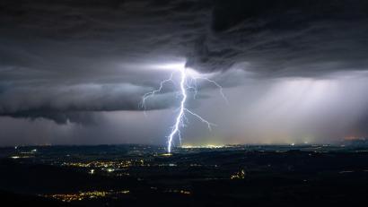 Symbolbild: St. Wintermeier/zema-medien/dpa/Symbolbild
Das Unwetter verursacht teils heftige Schäden.
