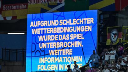 Bild: Federico Gambarini/dpa
Das EM-Achtelfinale zwischen Deutschland und Dänemark musste unterbrochen werden.
