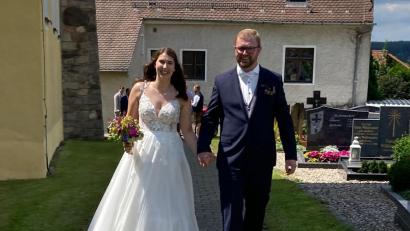 Bild: dob
Ein strahlendes Brautpaar: Michael und Antonia Kellner gehen in eine gemeinsame Zukunft.
