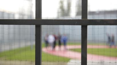 Symbolbild: Daniel Naupold
Vier Monate ins Gefängnis muss ein 78-Jähriger, nachdem er seinen Nachbarn beleidigt hatte. Grund sind die zahlreichen Vorstrafen des Mannes.