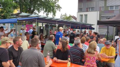 Bild: adj
Rund ums Rathaus feiert Altenstadt/WN mit vielen Gästen.