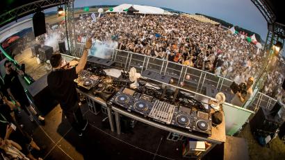 Bild: Moritz Weiß/Unrulz Productionz/exb
Namhafte DJs sorgten für die Beats während des elfstündigen Festivals.
