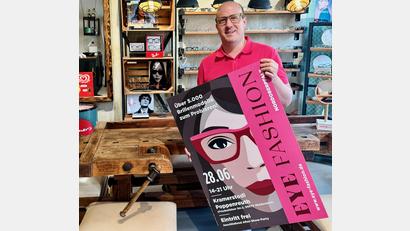 Bild: exb
Augenoptikermeister Florian Wagner veranstaltet am Freitag, 28. Juni, die "EyeFashion", die erste Brillenmesse in der Nordoberpfalz.