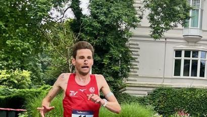Bild: Zech
Erik Hille gewann in Hamburg beim Halbmarathon in seiner Altersklasse M35 Silber.