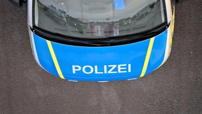 Symbolbild: Klaus-Dietmar Gabbert/dpa
In Neumarkt in der Oberpfalz ist ein Mann von einem Auto überrollt worden.