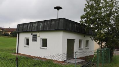 Bild: gru
Das Pumpwerk Kleinalbershof soll eine PV-Anlage bekommen. Dafür sollen zwei Dächer angebaut werden.