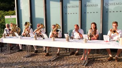 Bild: Sandra Klein/Stadt Schönsee
Die Stammtischmusikanten gestalten die vorletzten Schönseer Abendklänge.