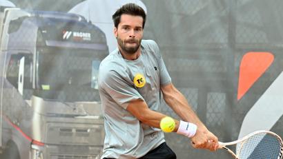 Bild: Hubert Ziegler
Die Nummer eins des TC Amberg am Schanzl, Jules Marie aus Frankreich, gewann im Heimspiel gegen Luitpoldpark München das Spitzeneinzel gegen Hamish Stewart.