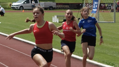 Bild: dob
Der Leichtathletik-Nachwuchs legte sich bei den Kreismeisterschaften in Vohenstrauß mächtig ins Zeug.