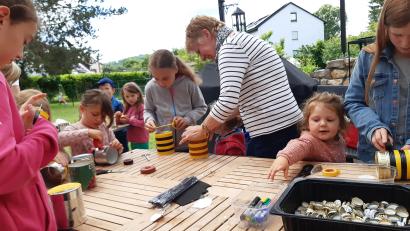 Bild: Cornelia Schanderl/exb
Das Basteln beim OGV Ammersricht machte den Kindern viel Spaß.