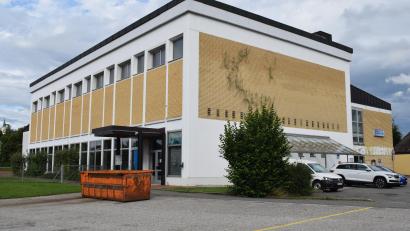 Bild: bnr
Die Generalsanierung der Turn- und Schwimmhalle steht dringend an. Die Generalsanierung soll 2025 in Angriff genommen werden. Das Aquafit-Becken würde sich links an das Hauptgebäude anschließen.