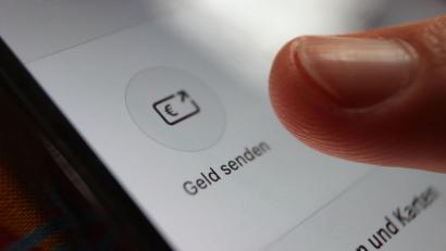 Bild: Karl-Josef Hildenbrand/dpa
In Deutschland sind zum Start des Bezahlsystems Weo die Sparkassen und Volksbanken mit an Bord.