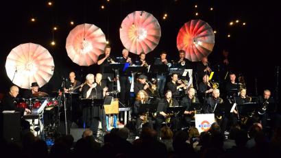 Archivbild: Kunz/exb
Die Metro Big Band und Sängerin Andrea "Bibi" Bibel gastieren am Samstag im Klostergarten von St. Felix.