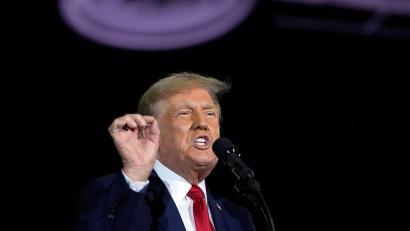 Bild: Gerald Herbert/AP/dpa
Der frühere US-Präsident Trump will die Aufhebung seiner Verurteilung (Archivbild).