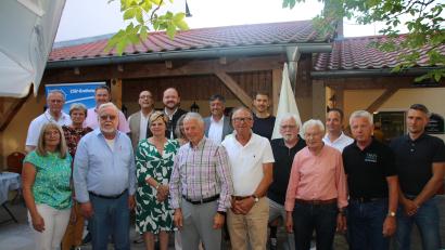 Bild: sne/exb
CSU-Ortsvorsitzende Anita Heßler (links) zeichnete viele langjährige Mitglieder für ihre Treue aus.