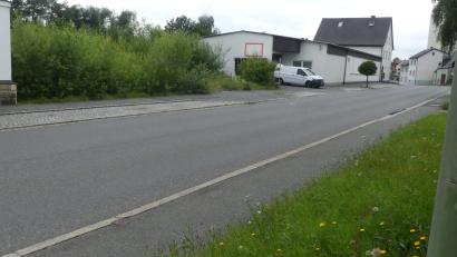 Bild: rn
Eine "Machbarkeitsstudie Wohnbebauung Pressather Straße" (ehemalige Diska) stellte Architekt Joachim Peithner dem Stadtrat vor