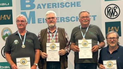 Bild: Bächer/privat
Georg Bächer ( Zweiter von rechts) bei der Siegerehrung der bayerischen Meisterschaft in München.