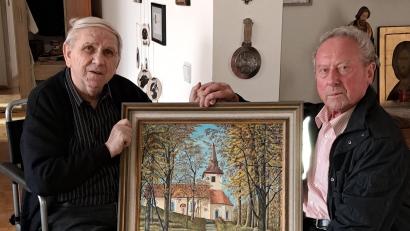 Bild: le/exb
Das vom früheren Flosser Kunstmaler Bernhard (Hartl) Fröhler auf Leinwand gemalte Ölbild mit dem Motiv des St. Nikolausberges mit Wallfahrtskirche wird im Heimatmuseum einen festen Platz finden.