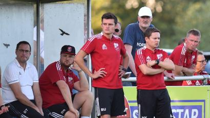 Archivbild: A. Schwarzmeier
Benjamin Urban, Trainer des SC Luhe-Wildenau (links).