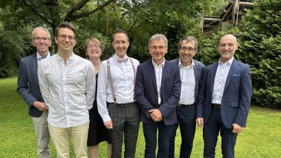 Bild: Elisa Romfeld/exb
Das neue Präsidium des Lions-Clubs Sulzbach-Rosenberg (von links) Werner Dürgner, Dr. Raphael Schmid, Dr. Katja Rödiger, Dr. Lars Romfeld, Reinhard Kräuter, Dr. Klaus Gebel und Jürgen Schleicher.