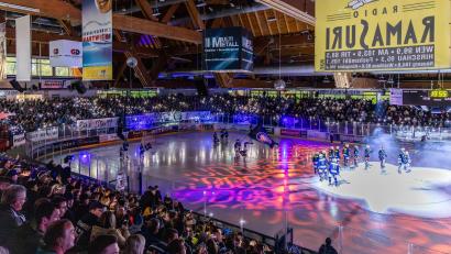 Archivbild: Tobias Neubert
In der Weidener Hans-Schröpf-Arena dürfen sich die Eishockey-Fans auf Derbys gegen die Selber Wölfe und die Eisbären Regensburg freuen.