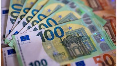 Symbolbild: Monika Skolimowska/dpa
Insgesamt 5,2 Millionen Euro an Fördergeldern fließen in den Landkreis Neustadt/WN. Davon soll unter anderem die Wohn- und Lebensqualität in Städten und Gemeinden gesteigert werden.