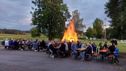 Bild: Karl Ziegler
Am Sportplatz in Pfrentsch brennt erstmals ein "Kannesfeier".