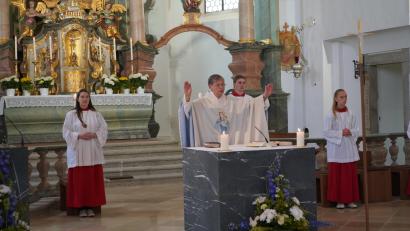 Bild: Franz Völkl
Pfarrer Norbert Götz zelebriert den Festgottesdienst.