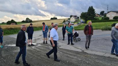 Bild: sne
Der Gemeinderat Kirchendemenreuth will die Ortstraße in Obersdorf sanieren lassen.