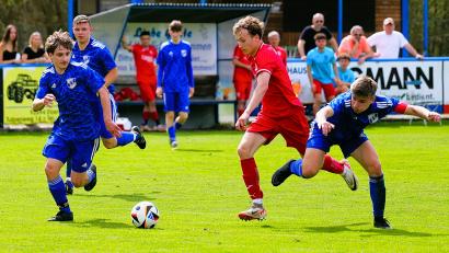 Archivbild: war
Von 10 bis 16 Uhr rollt am Samstag, 13. Juli, der Ball auf dem Sportplatz an der Kohlberger Straße in Etzenricht. Am Ende gibt es Preise für die Mannschaften.