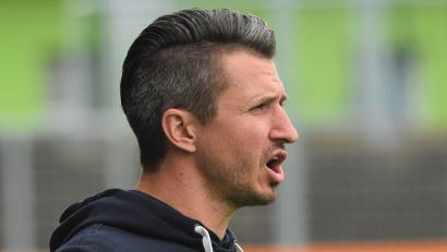 Bild: G. Büttner
SpVgg-SV-Trainer Michael Riester hat mit seiner Truppe ein volles Programm zu absolvieren.