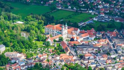 Bild: mür
Bei Sanierungsmaßnahmen im Altstadtkern von Waldsassen (Bild) gelten besondere Vorgaben. Was erlaubt ist und war nicht, ist in der Neuauflage der Gestaltungsfibel noch besser dokumentiert.