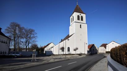 Archivbild: Götz
Die altehrwürdige Kirche St. Jakobus am südlichen Ortsende ist ein markantes Wahrzeichen von Schirmitz